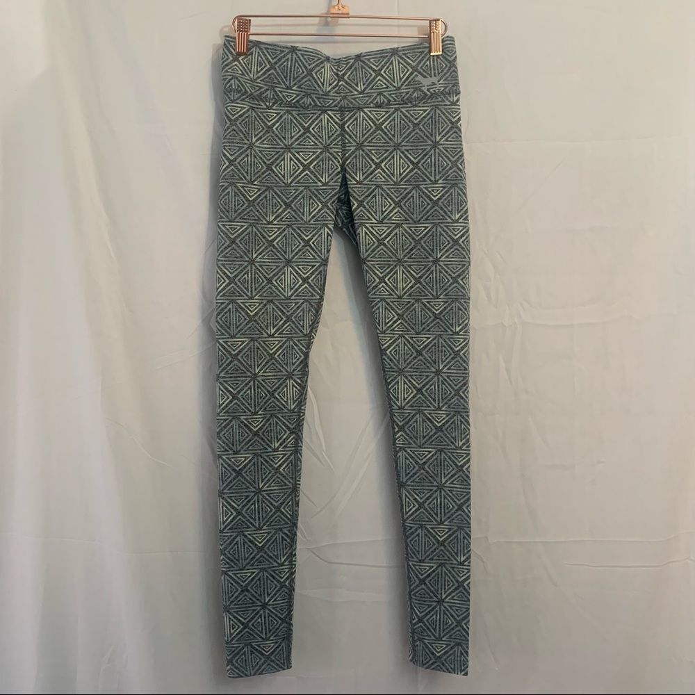Victoria Secret PINK yoga Print leggings